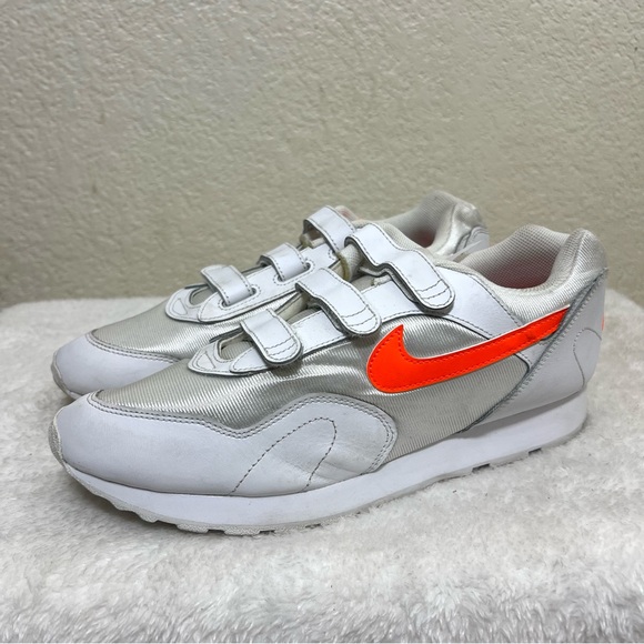 Nike OUTBURST V Women's Sneakers White Neon Orange Size 9 AT5667-101 - Picture 1 of 16
